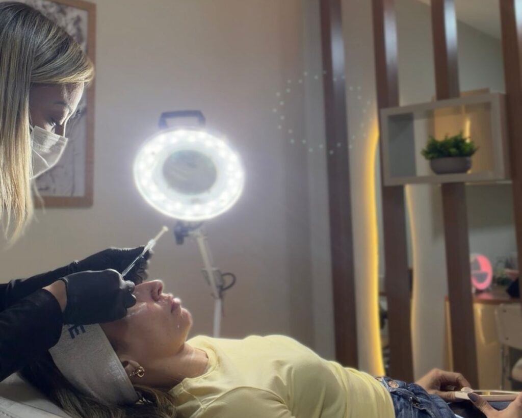 Sessão de Harmonização Facial em Goiânia com Dra. Raquel Brito.